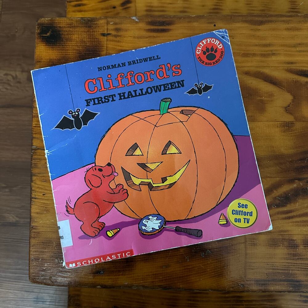 Vintage 1995 Scholastic Clifford's First Halloween Paperback Book